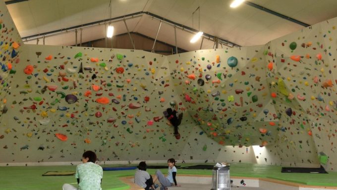 福岡県のクライミング施設「ZIP ROCK（ジップロック） クライミングジム」